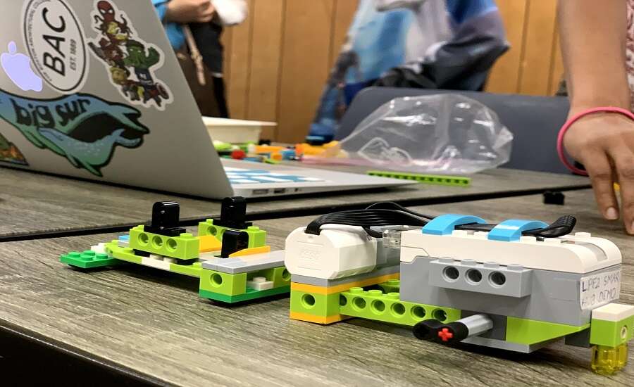 CodeAdvantage, building robot